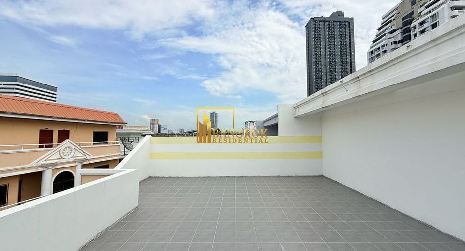 Reihenhaus zur Miete mit 5 Zimmer in Watthana, Bangkok