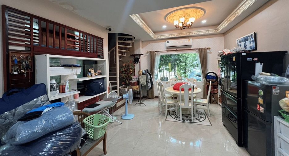 Haus zum Kauf mit 5 Zimmer in Bang Khen, Bangkok