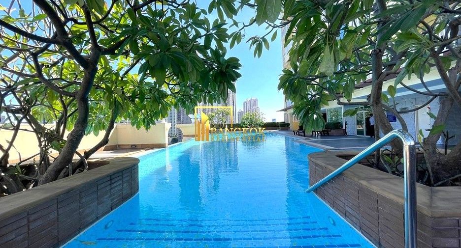 For rent 2 bedrooms condo in Khlong Toei, Bangkok