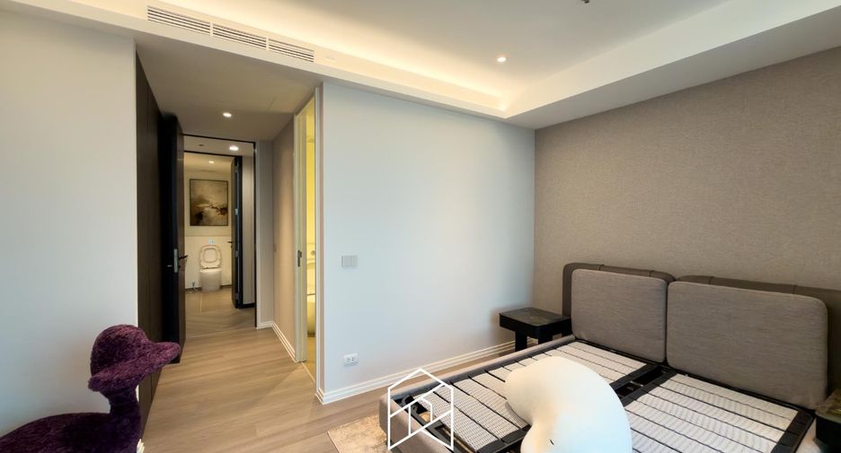 For sale 3 ベッドルーム condo in Sathon, Bangkok