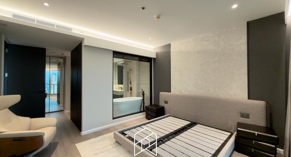 For sale 3 ベッドルーム condo in Sathon, Bangkok