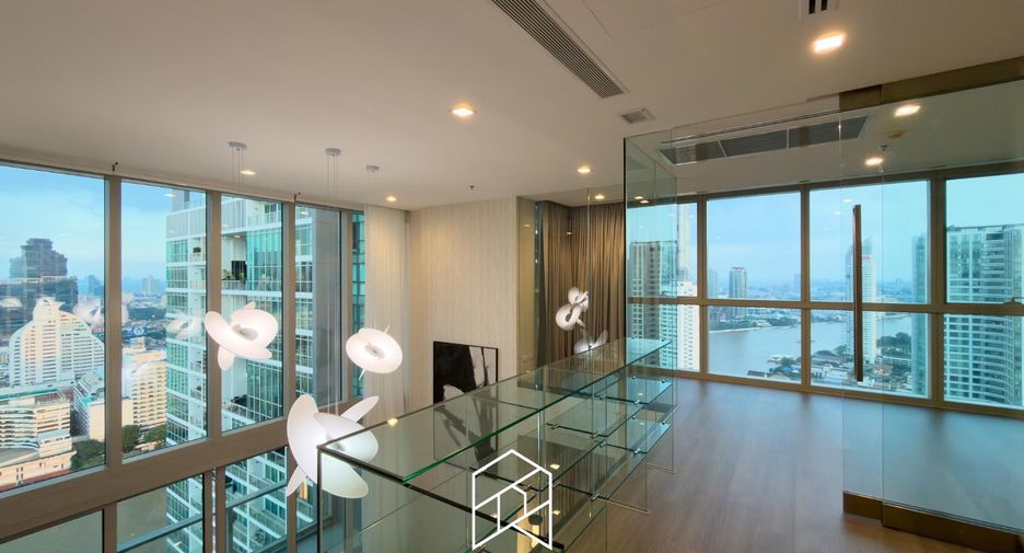 For sale 3 ベッドルーム condo in Sathon, Bangkok