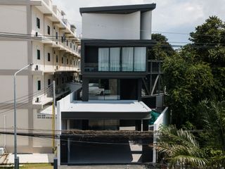 À louer et à vendre 6 chambres villa à Bang Lamung, Chonburi