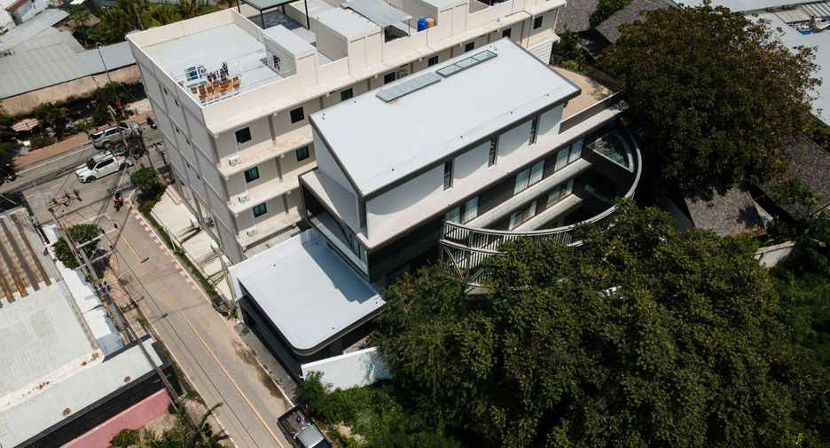 À louer et à vendre 6 chambres villa à Bang Lamung, Chonburi