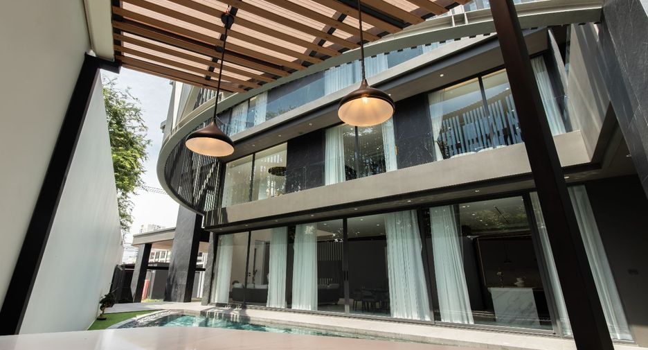 À louer et à vendre 6 chambres villa à Bang Lamung, Chonburi