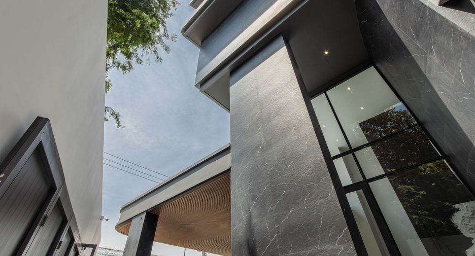 À louer et à vendre 6 chambres villa à Bang Lamung, Chonburi