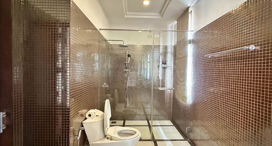 Casa en alquiler de 4 habitaciones en Ban Khai, Rayong