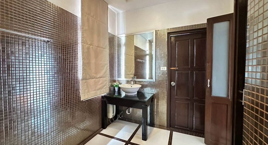 Casa en alquiler de 4 habitaciones en Ban Khai, Rayong
