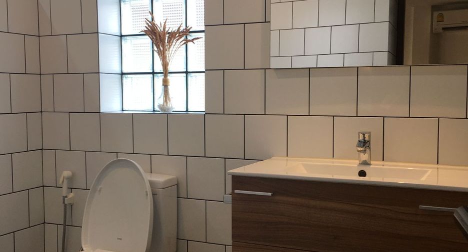 Reihenhaus zur Miete mit 4 Zimmer in Khlong Toei, Bangkok