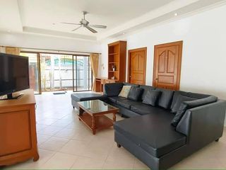 À louer 3 chambres villa à Bang Lamung, Chonburi