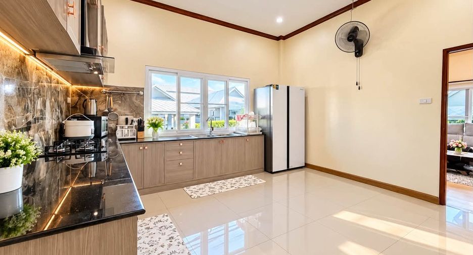À louer 4 chambres maison à Bang Lamung, Chonburi