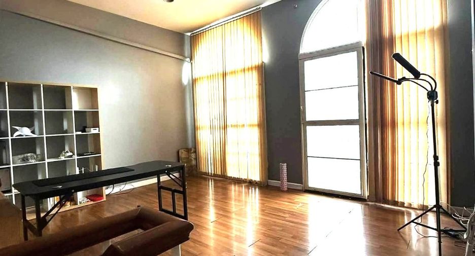 For rent 3 bedrooms townhouse in Bang Kapi, Bangkok