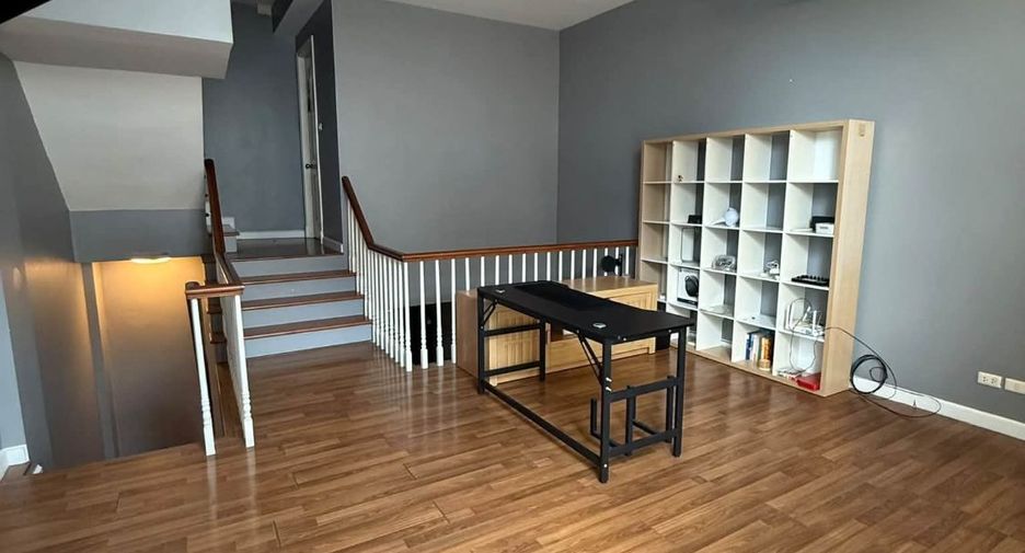 For rent 3 bedrooms townhouse in Bang Kapi, Bangkok