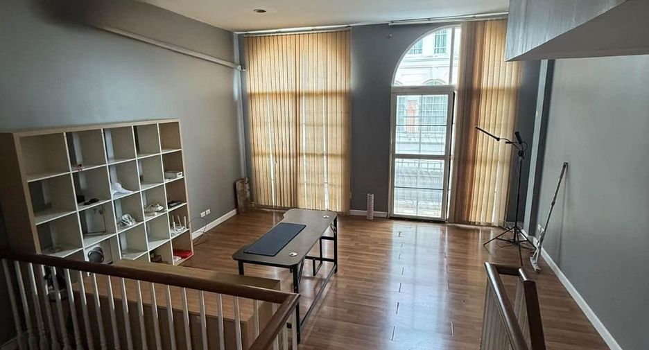 For rent 3 bedrooms townhouse in Bang Kapi, Bangkok