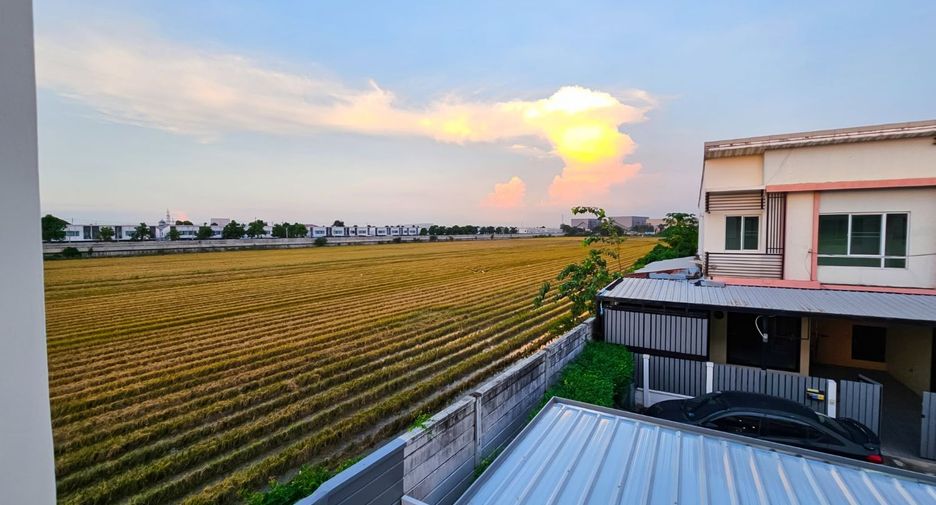 Casa adosada en venta de 3 habitaciones en Bang Bua Thong, Nonthaburi