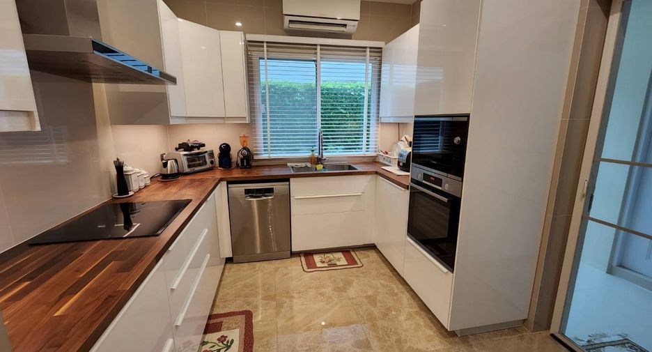 For sale 4 bedrooms house in Prawet, Bangkok