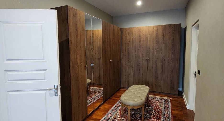 For sale 4 bedrooms house in Prawet, Bangkok