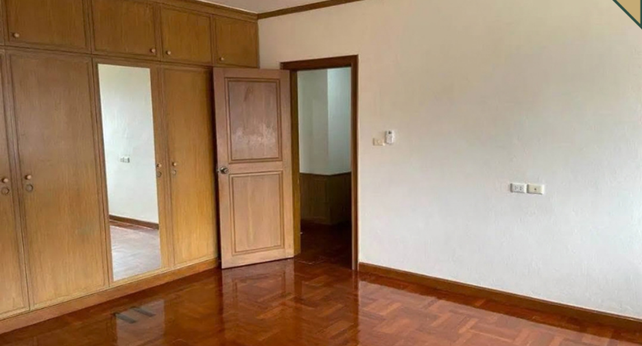 For rent そして for sale 4 ベッドルーム condo in Watthana, Bangkok