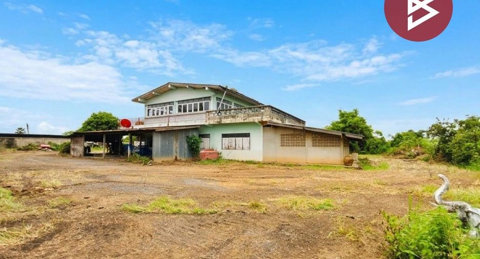 For sale 2 bedrooms house in Song Phi Nong, Suphan Buri