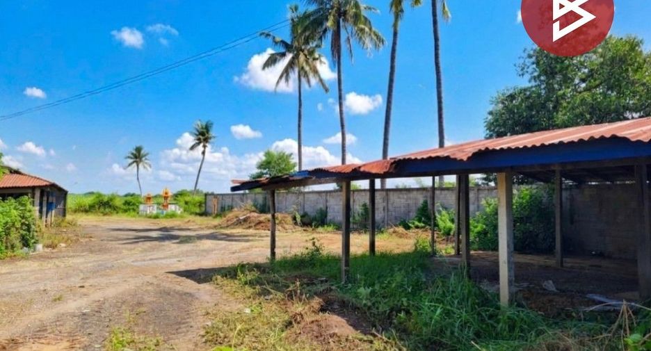 For sale 2 bedrooms house in Song Phi Nong, Suphan Buri