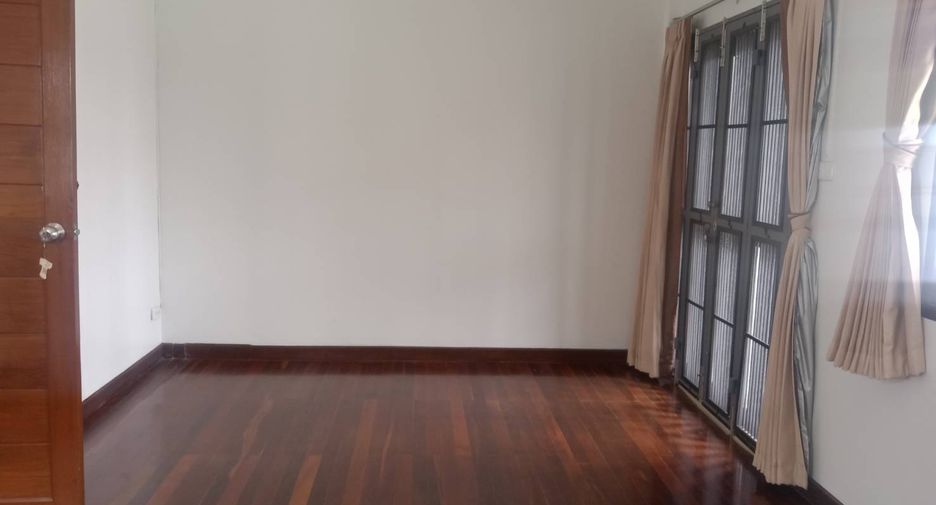 For rent studio house in Din Daeng, Bangkok