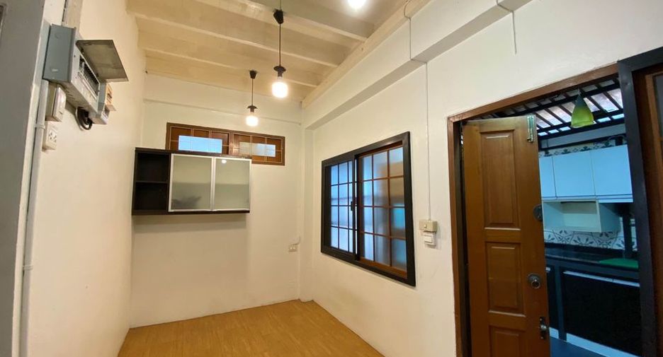 For rent studio house in Din Daeng, Bangkok