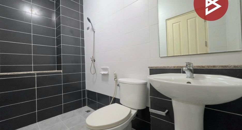 For sale 3 bedrooms townhouse in East Pattaya, Pattaya