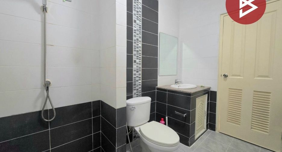 For sale 3 bedrooms townhouse in East Pattaya, Pattaya