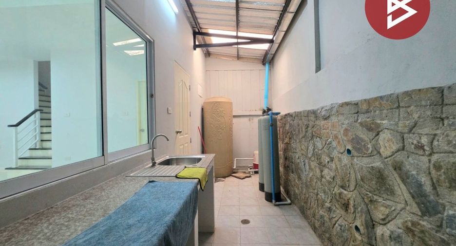 For sale 3 bedrooms townhouse in East Pattaya, Pattaya