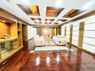 Condo en venta de 4 habitaciones en Khlong Toei, Bangkok