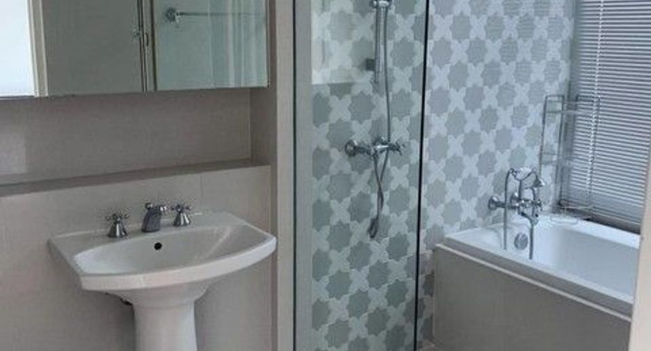 Condo en alquiler y en venta de 2 habitaciones en Khlong Toei, Bangkok