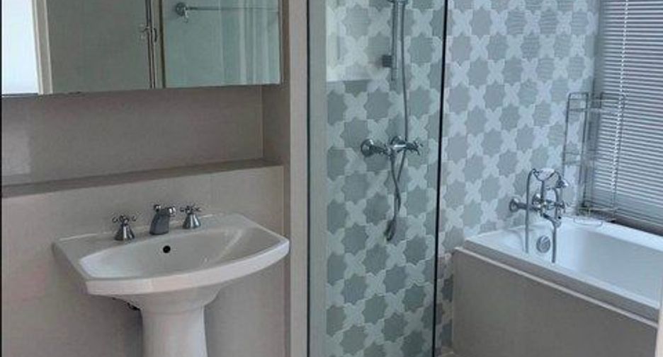 Condo en alquiler y en venta de 2 habitaciones en Khlong Toei, Bangkok