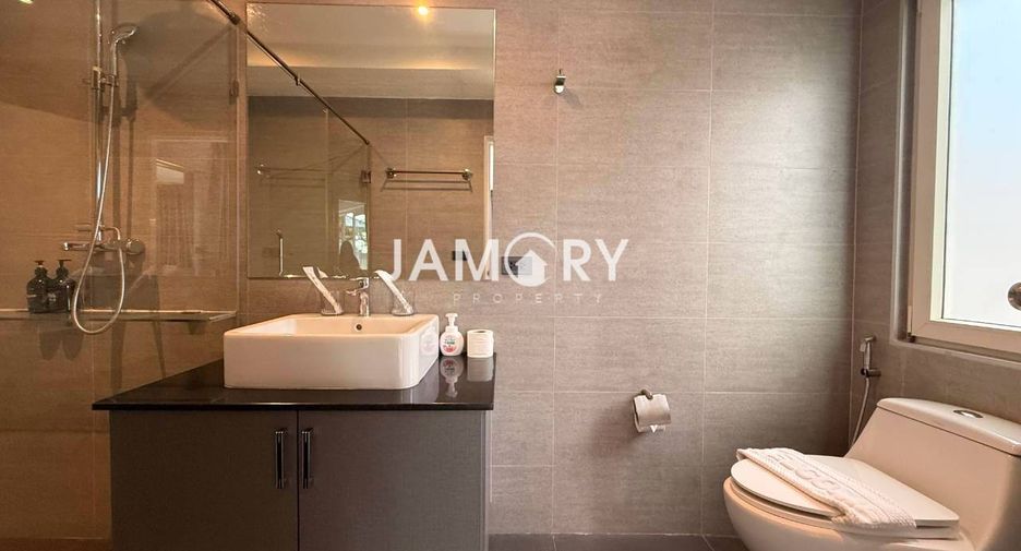 À vendre 5 chambres villa à Bang Lamung, Chonburi