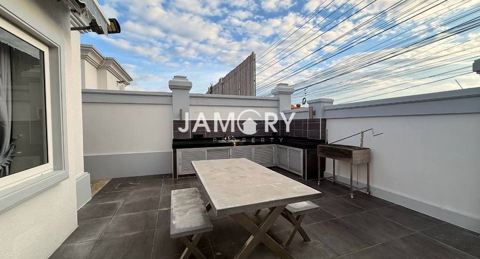 À vendre 5 chambres villa à Bang Lamung, Chonburi
