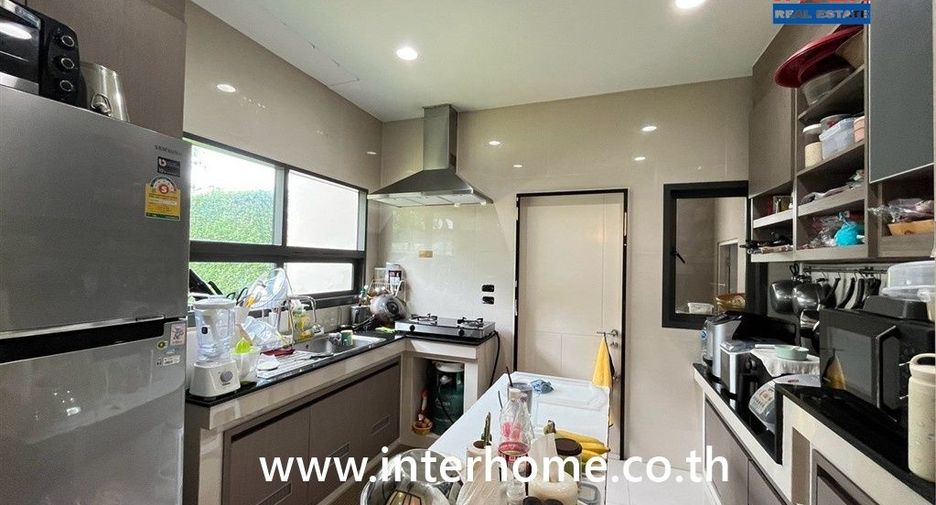 For sale 4 bedrooms house in Thawi Watthana, Bangkok