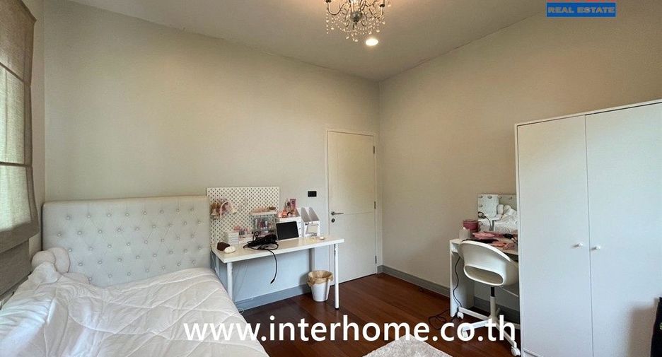 For sale 4 bedrooms house in Thawi Watthana, Bangkok