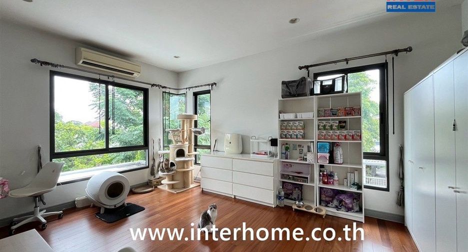For sale 4 bedrooms house in Thawi Watthana, Bangkok