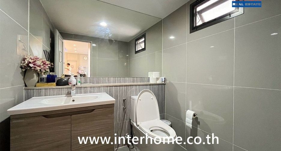 For sale 4 bedrooms house in Thawi Watthana, Bangkok
