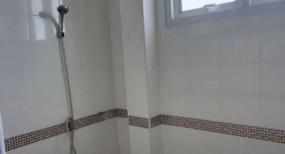 Продажа 3 спальни дом в Si Racha, Чонбури