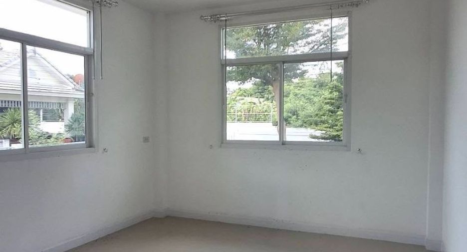 Продажа 3 спальни дом в Si Racha, Чонбури