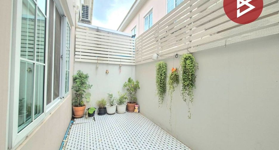 Reihenhaus zum Kauf mit 3 Zimmer in Phutthamonthon, Nakhon Pathom