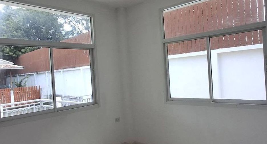 Продажа 3 спальни дом в Si Racha, Чонбури