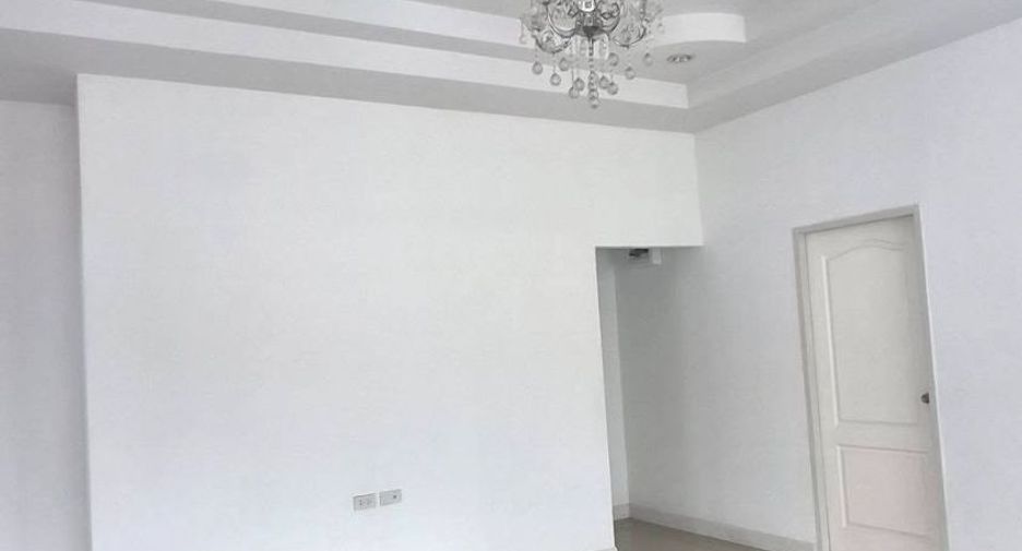Продажа 3 спальни дом в Si Racha, Чонбури