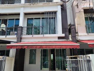 For sale 3 bedrooms townhouse in Rat Burana, Bangkok