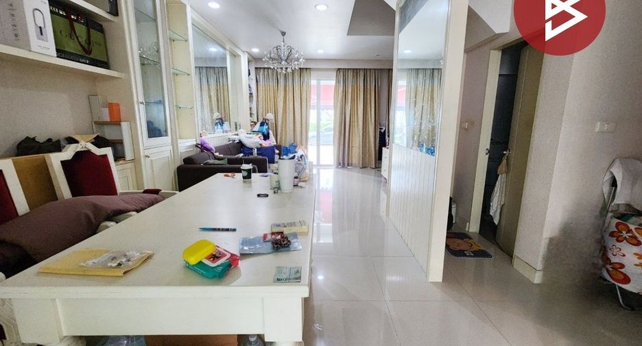 For sale 3 bedrooms townhouse in Rat Burana, Bangkok