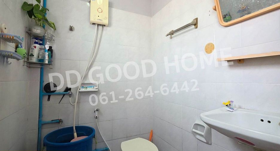 Casa adosada en venta de 3 habitaciones en Nong Khaem, Bangkok