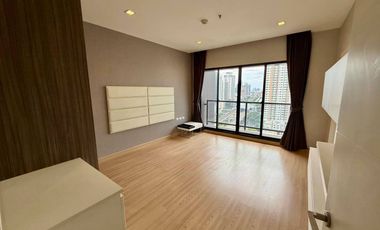 À louer et à vendre 2 chambres condo à Khlong San, Bangkok