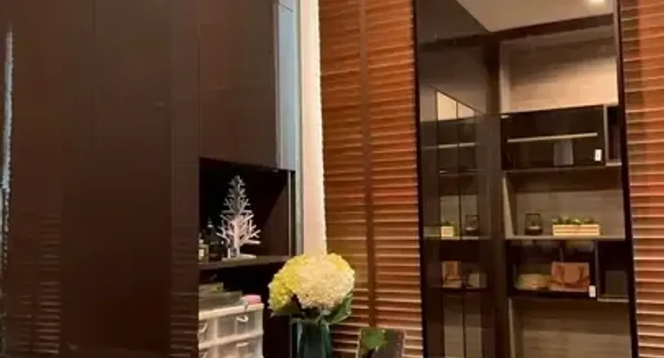 For rent 3 bedrooms townhouse in Saphan Sung, Bangkok