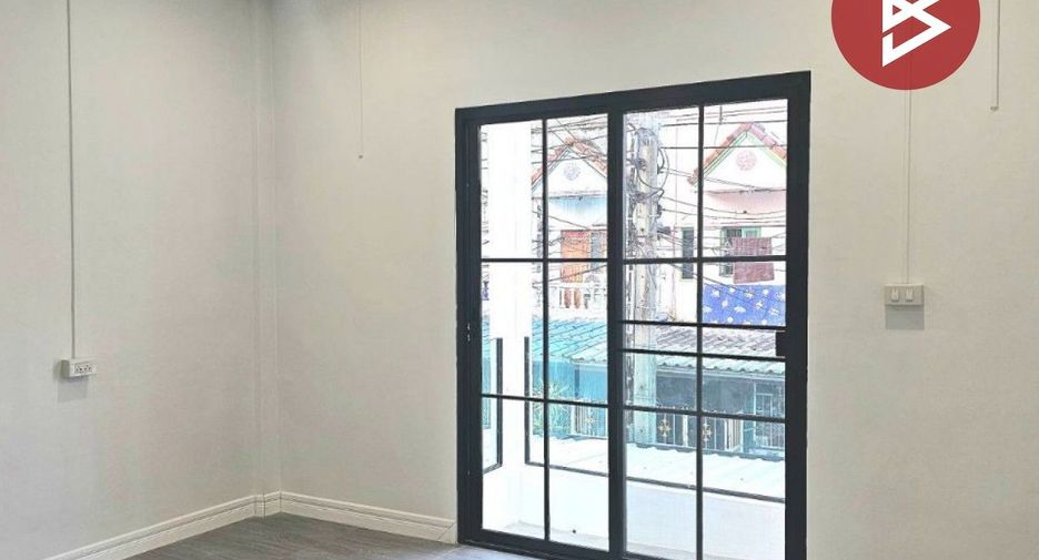 For sale 2 bedrooms townhouse in Bang Khae, Bangkok