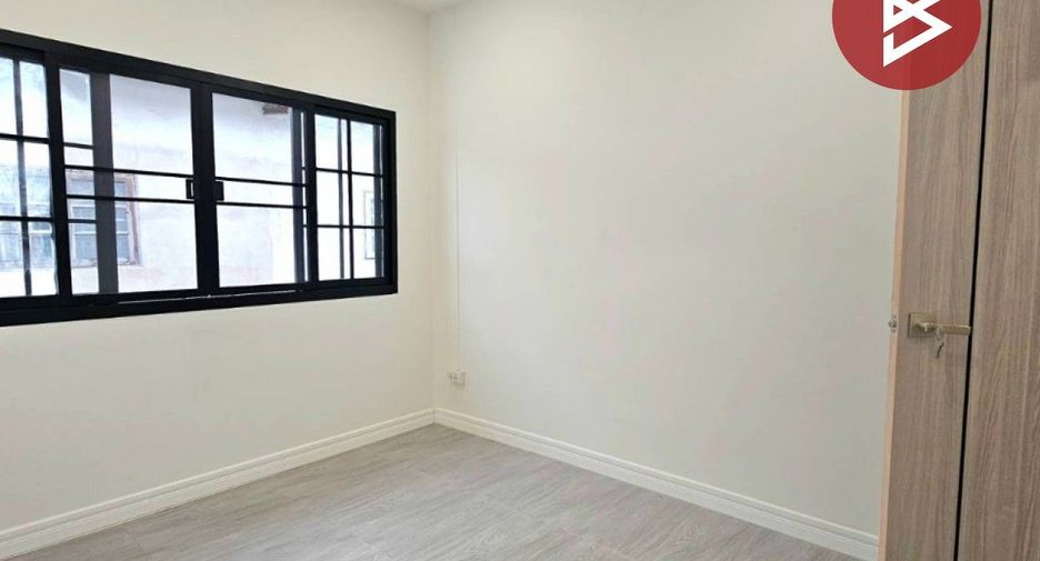For sale 2 bedrooms townhouse in Bang Khae, Bangkok